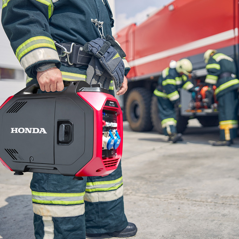 Generador Honda EU32i utilizado por profesionales en situaciones críticas